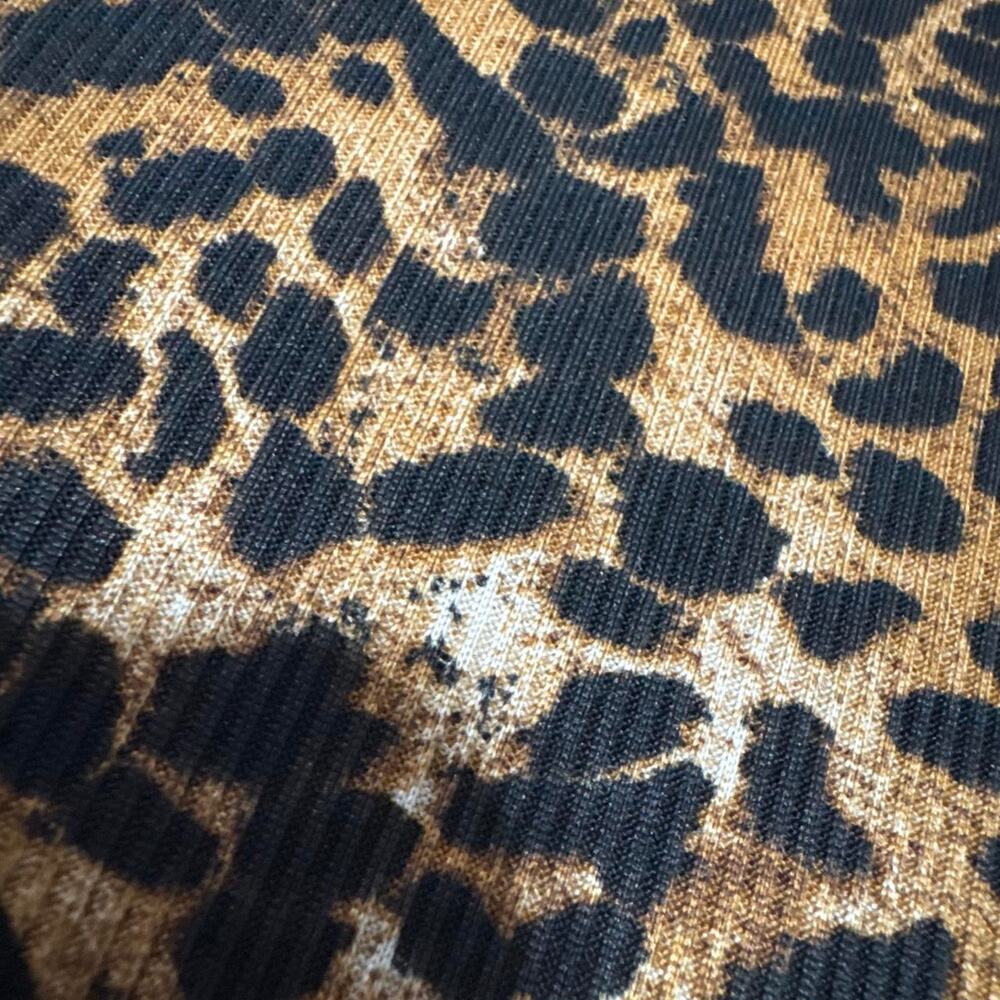 Bold leopard print pants - Picture 2 of 5